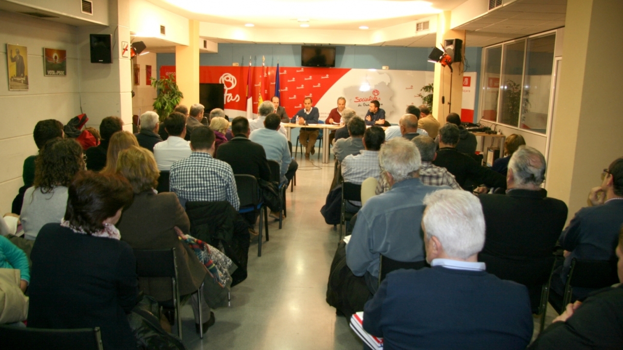 Alcaldes y concejales socialistas conocen los avances de los presupuestos regionales hacia la recuperación social y económica