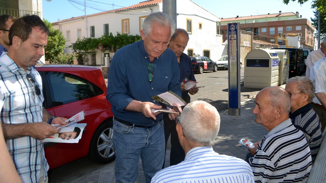 Camacho: &quot;Hay que pensar en becas, sanidad, educación y dependencia a la hora de ir a votar&quot;