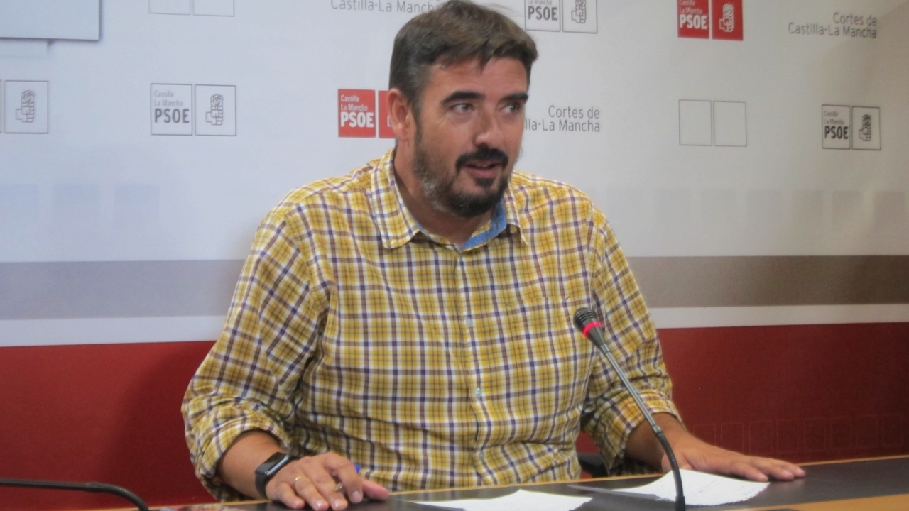 &quot;Page está trabajando para resolver el problema que Cospedal provocó con la plantación de viñedo en las zonas Zepas&quot;