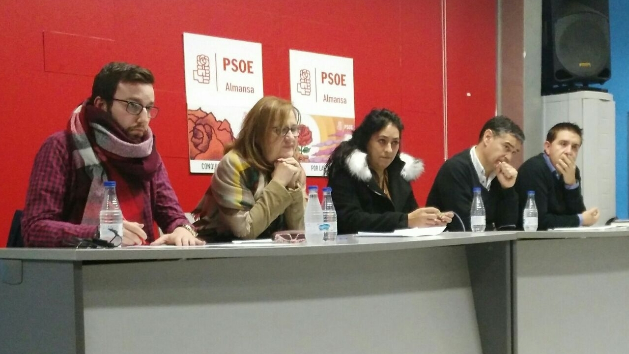 González Ramos agradece la labor diaria de la agrupación socialista de Almansa