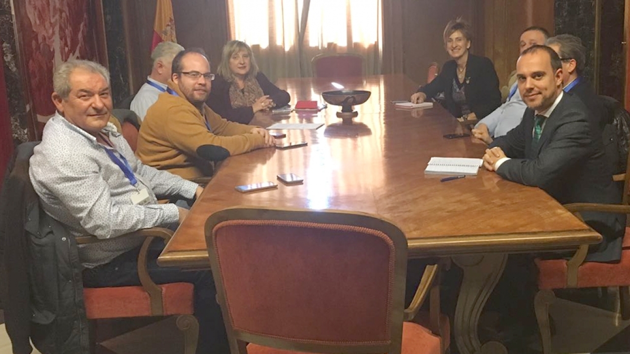 Encuentro de alcaldes y concejales con parlamentarios nacionales socialistas para pedir al Gobierno de Rajoy que retome la autovía de La Alcarria