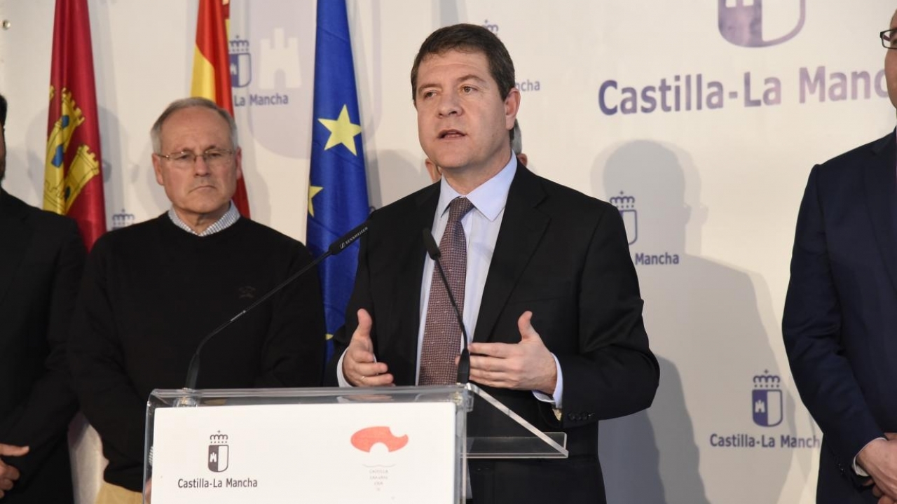 El presidente de Castilla-La Mancha anuncia la aprobación en junio de 3.500 nuevas plazas públicas para Sanidad y Educación