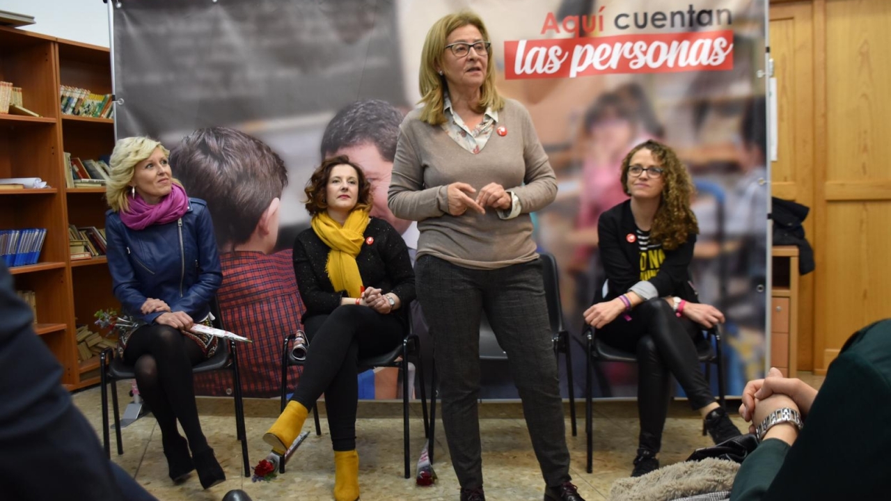 Las candidatas del PSOE piden el voto para que España &quot;avance&quot; y no se convierta en un país &quot;en blanco y negro&quot;