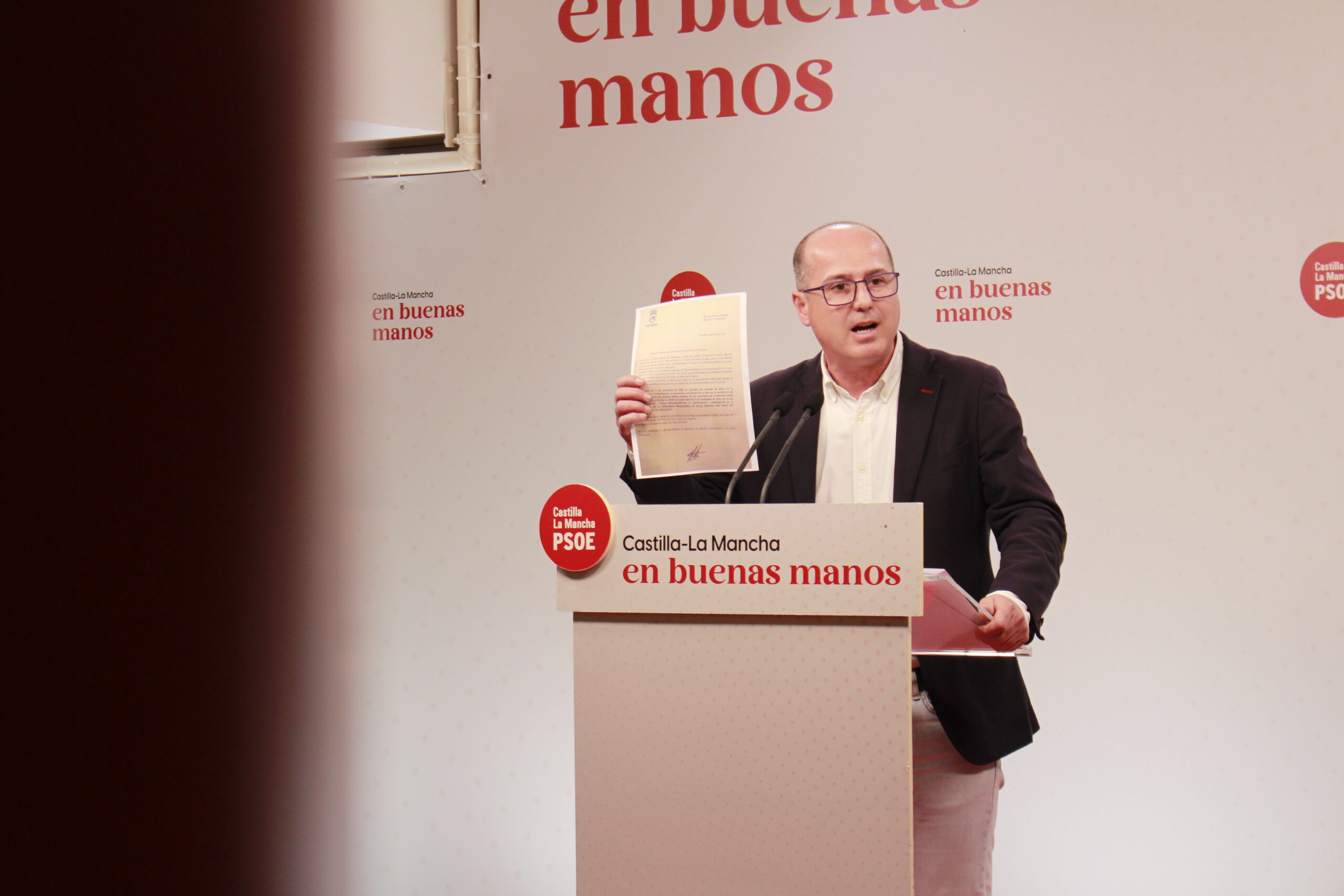 El PSOE pregunta si Núñez “ha dado la orden” de enviar cartas de carácter político desde ayuntamientos del PP que “puede constituir un delito”