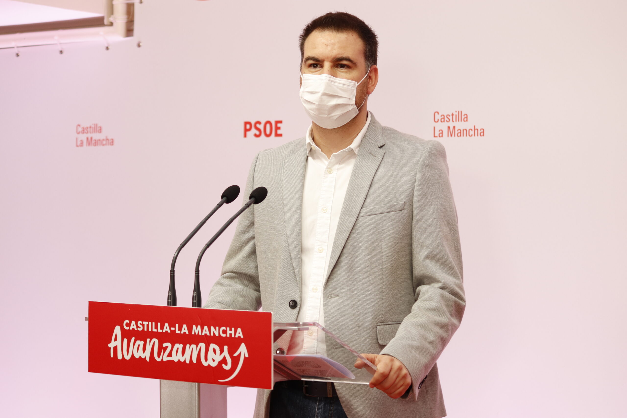 Sánchez Requena subraya que el modelo de Page es el de “la seriedad y la credibilidad” frente a un Núñez “a la desesperada”