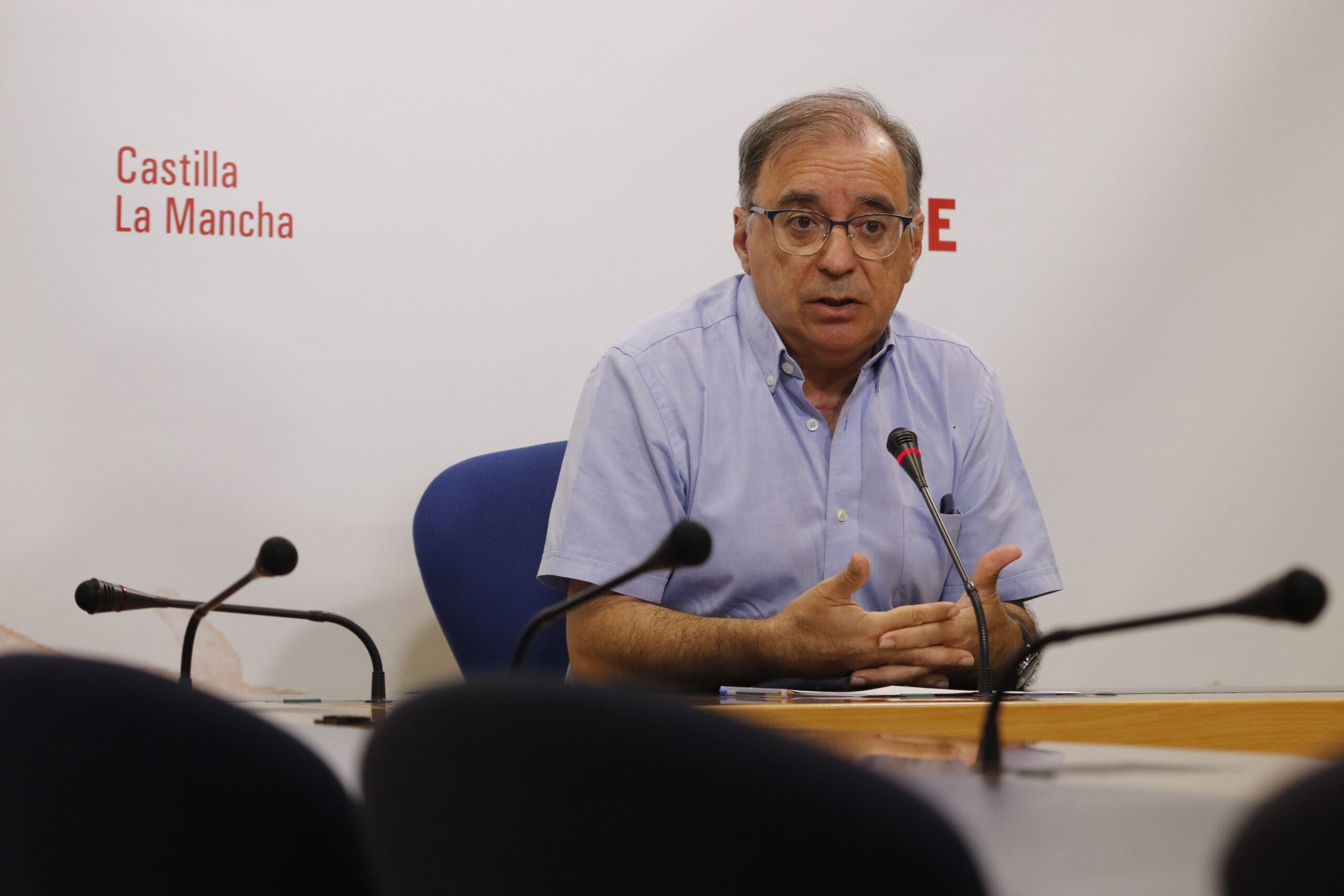 Mora avisa a Núñez de que “las tesis” del PP nacional sobre los funcionarios “acabaron en miles de despidos en la etapa de Cospedal”