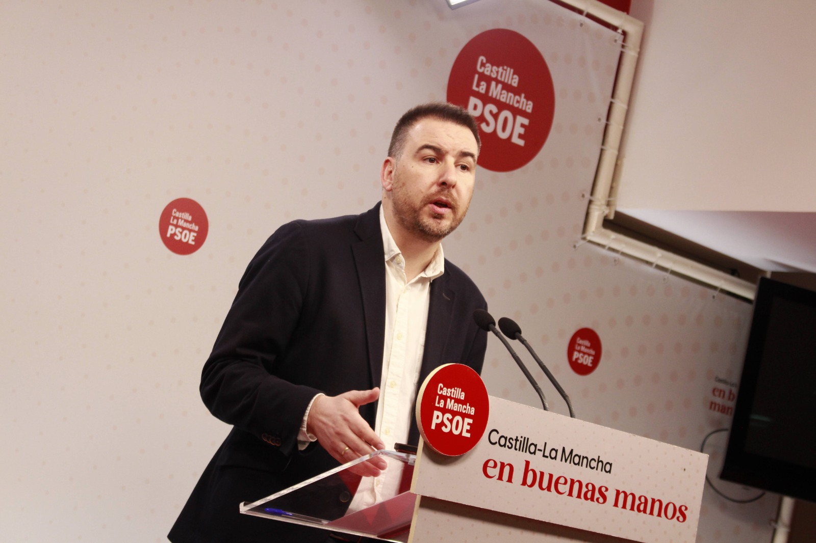 Sánchez Requena, a Núñez: “Prometió bajar impuestos y han implantado una freidora fiscal en cada municipio que gobiernan”