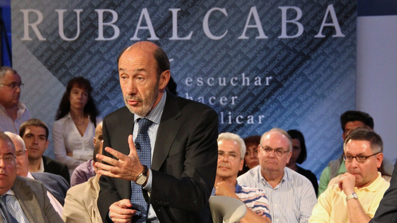 Rubalcaba advierte contra los «recortadores profesionales» que se escudan en el déficit para debilitar la Educación y la Sanidad públicas