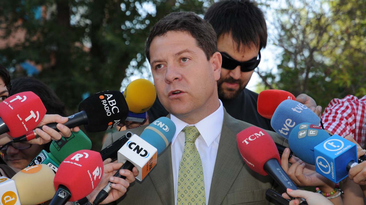 García-Page propone una normativa «más exigente y severa» para combatir la corrupción y defender la gestión pública