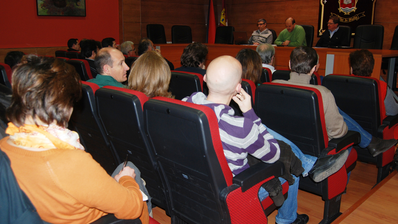 «La reforma de la ley local del PP busca despojar a los alcaldes de sus competencias y privatizar servicios públicos»