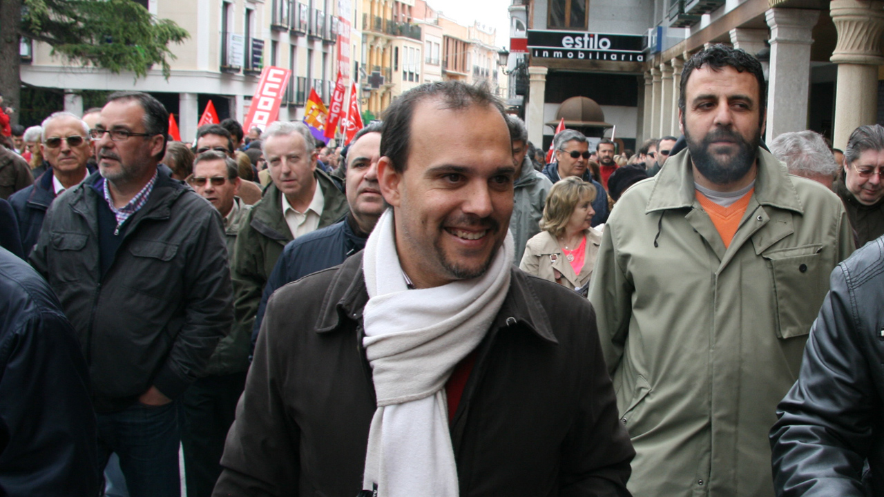 Bellido: «El PSOE ofrece al Gobierno pactos contra el paro y le pide que rectifique sus políticas»