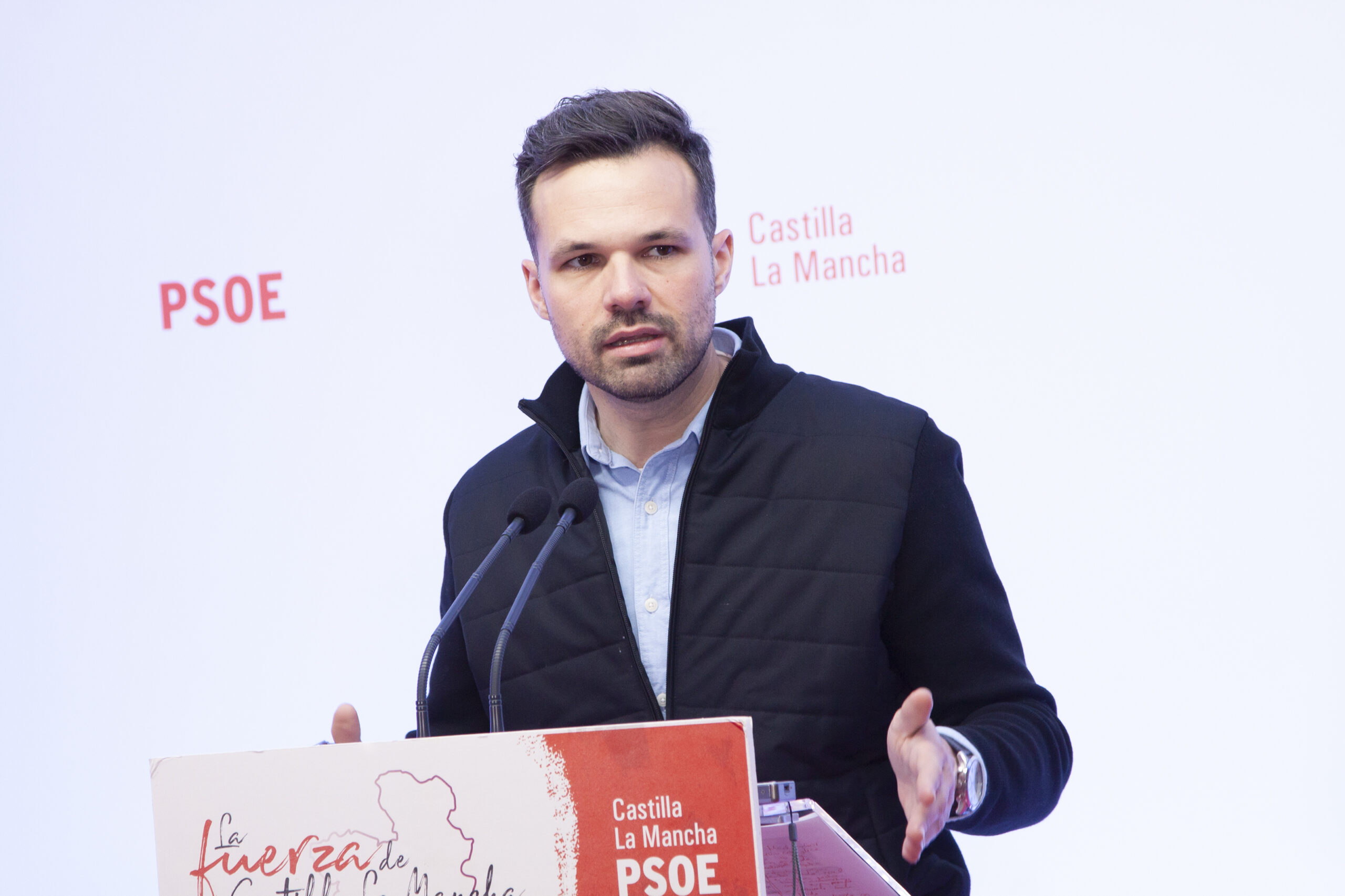 Zamora defiende el “modelo de refuerzo” de la sanidad pública de Page frente al “modelo del copago” del eje andaluz que plantea Núñez